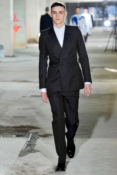 Look 3